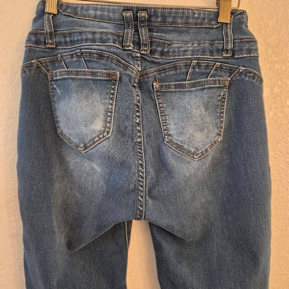 Sexy Low-rise UND Stretch Jeans w/ Flirty Waist Details: Feminine Flattering Fit - Picture 5 of 8